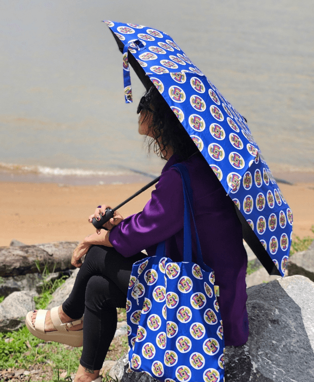 Parapluie signature bleu pliant ouverture et fermeture automatique